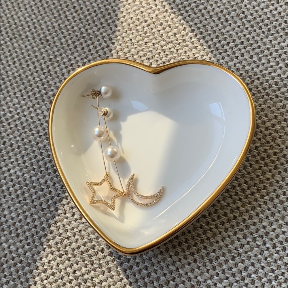 Fashion earring (free if purchase 2 items from me)